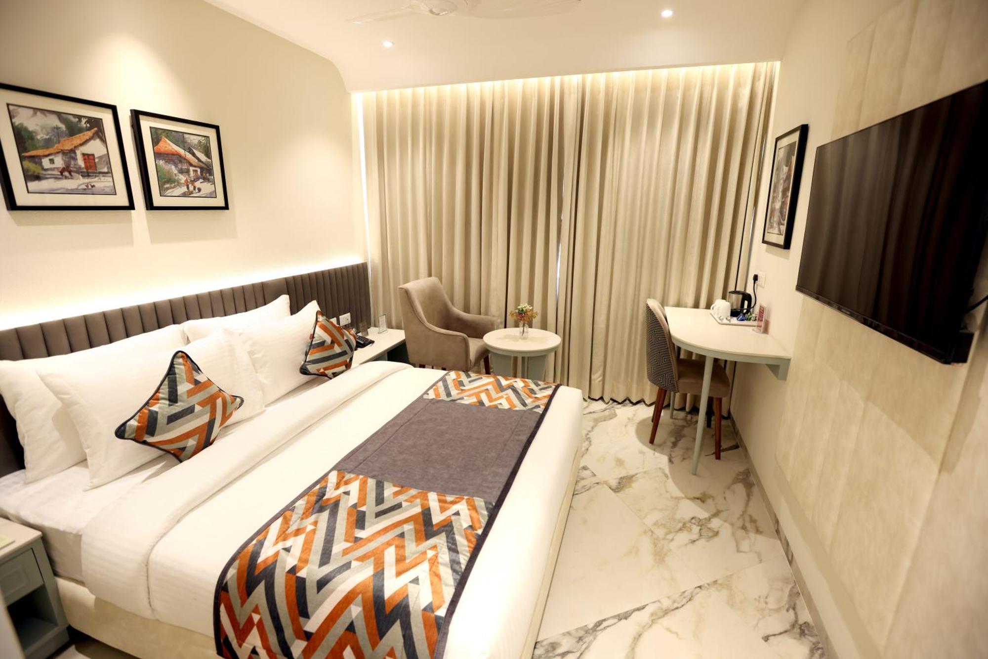 Hiraya Hotels Mohali Bagian luar foto