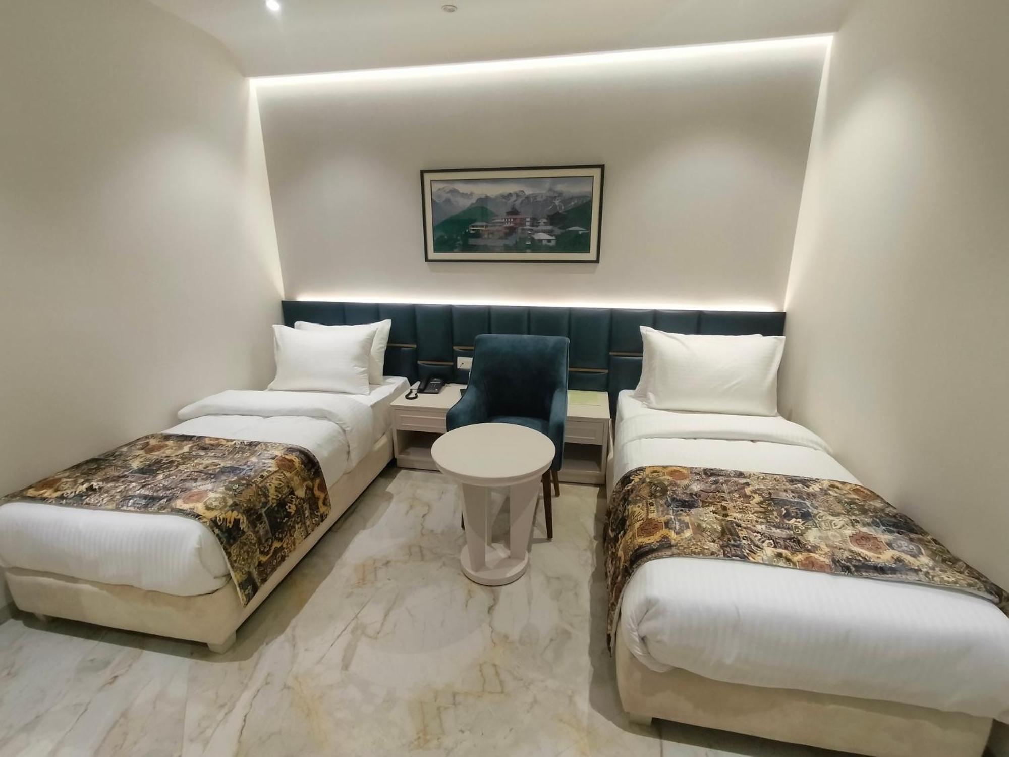 Hiraya Hotels Mohali Bagian luar foto