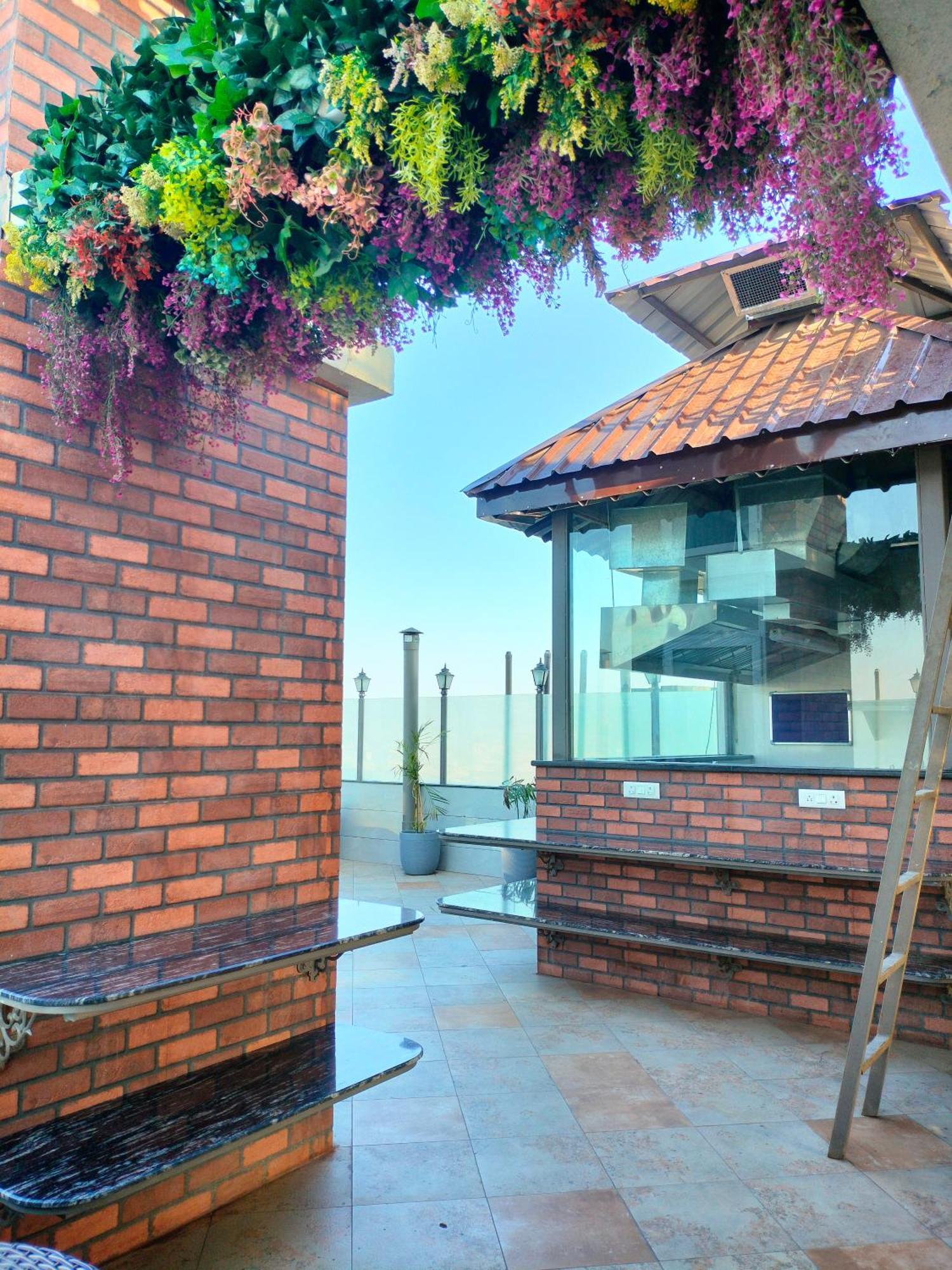 Hiraya Hotels Mohali Bagian luar foto