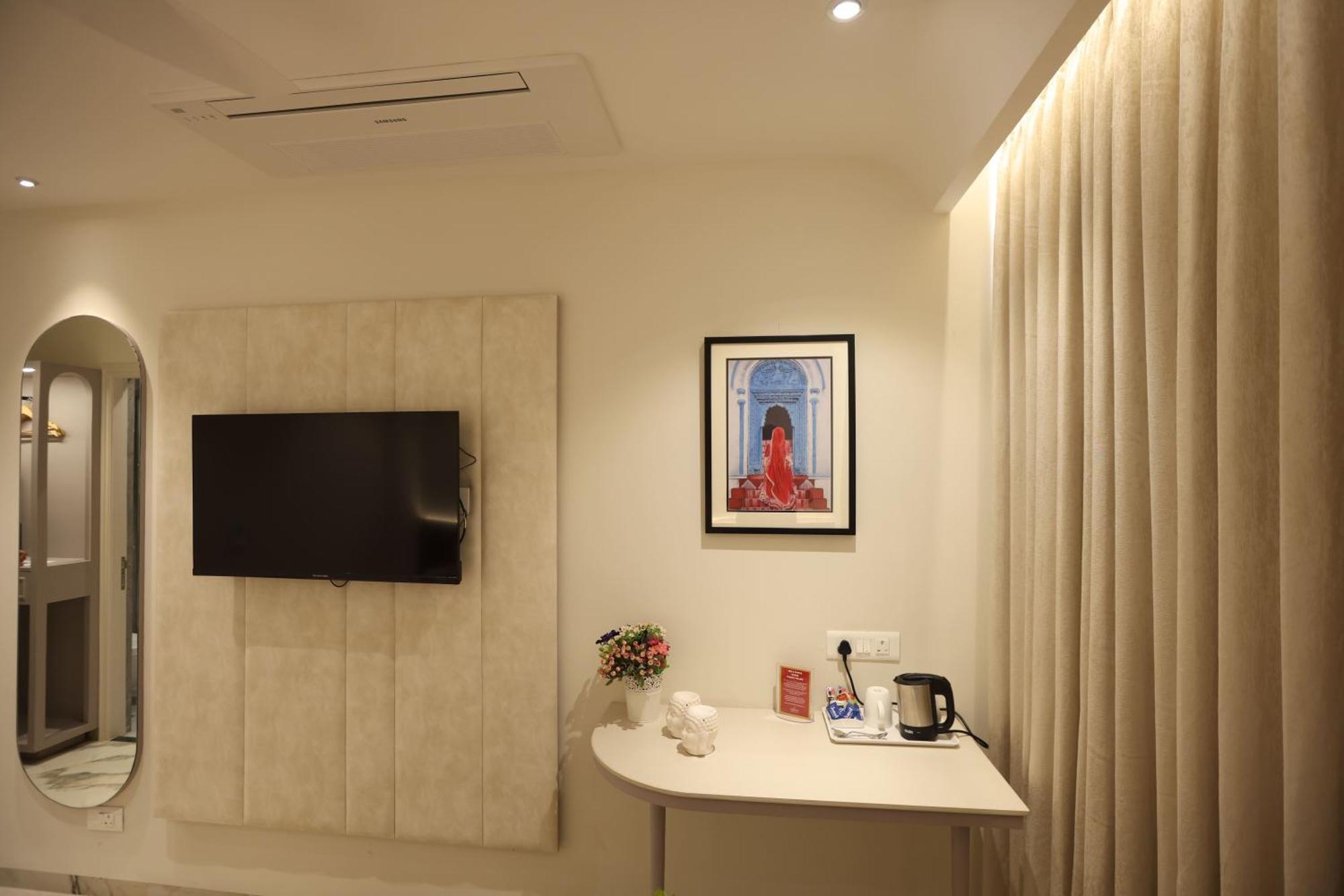 Hiraya Hotels Mohali Bagian luar foto