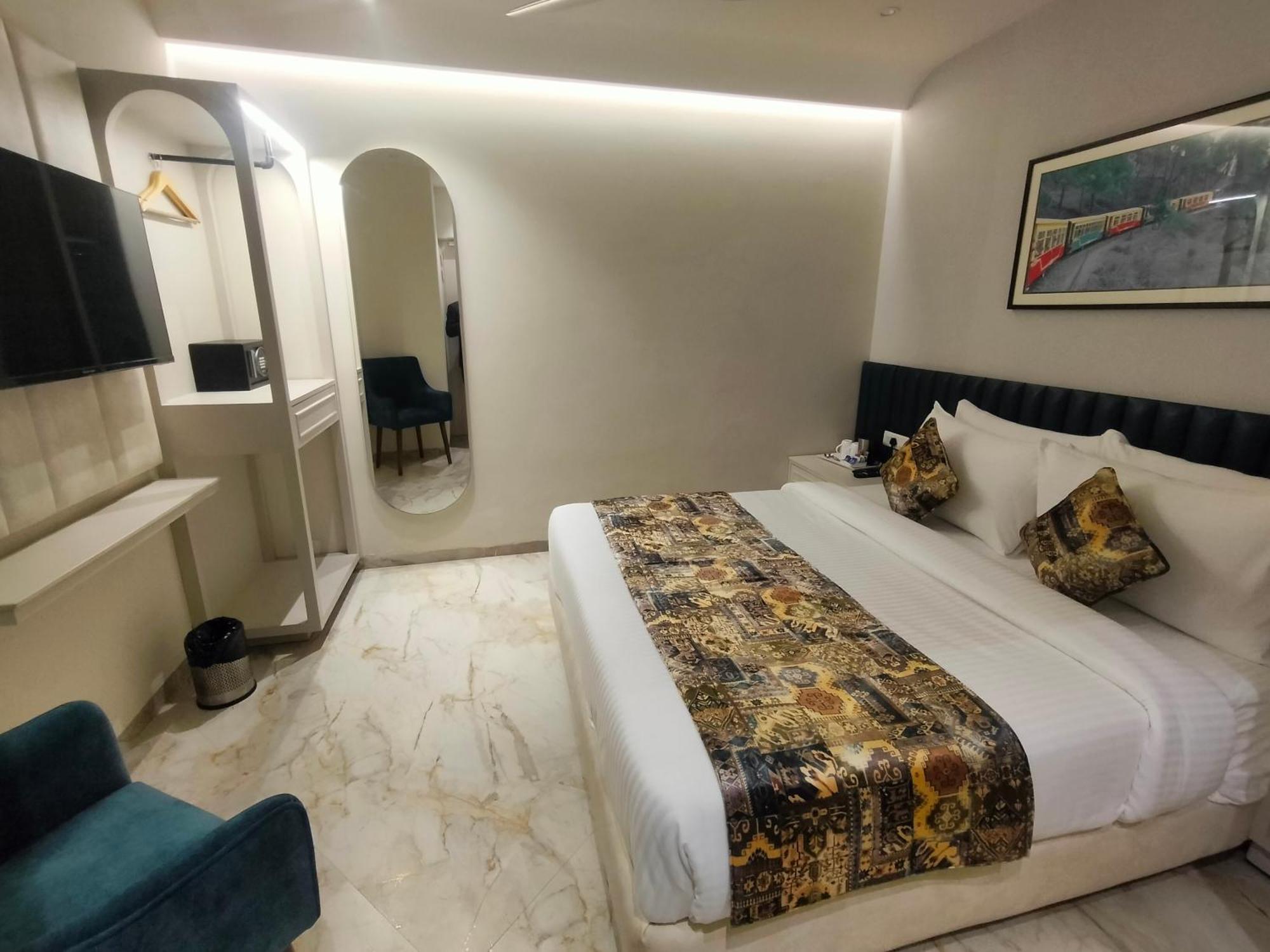 Hiraya Hotels Mohali Bagian luar foto