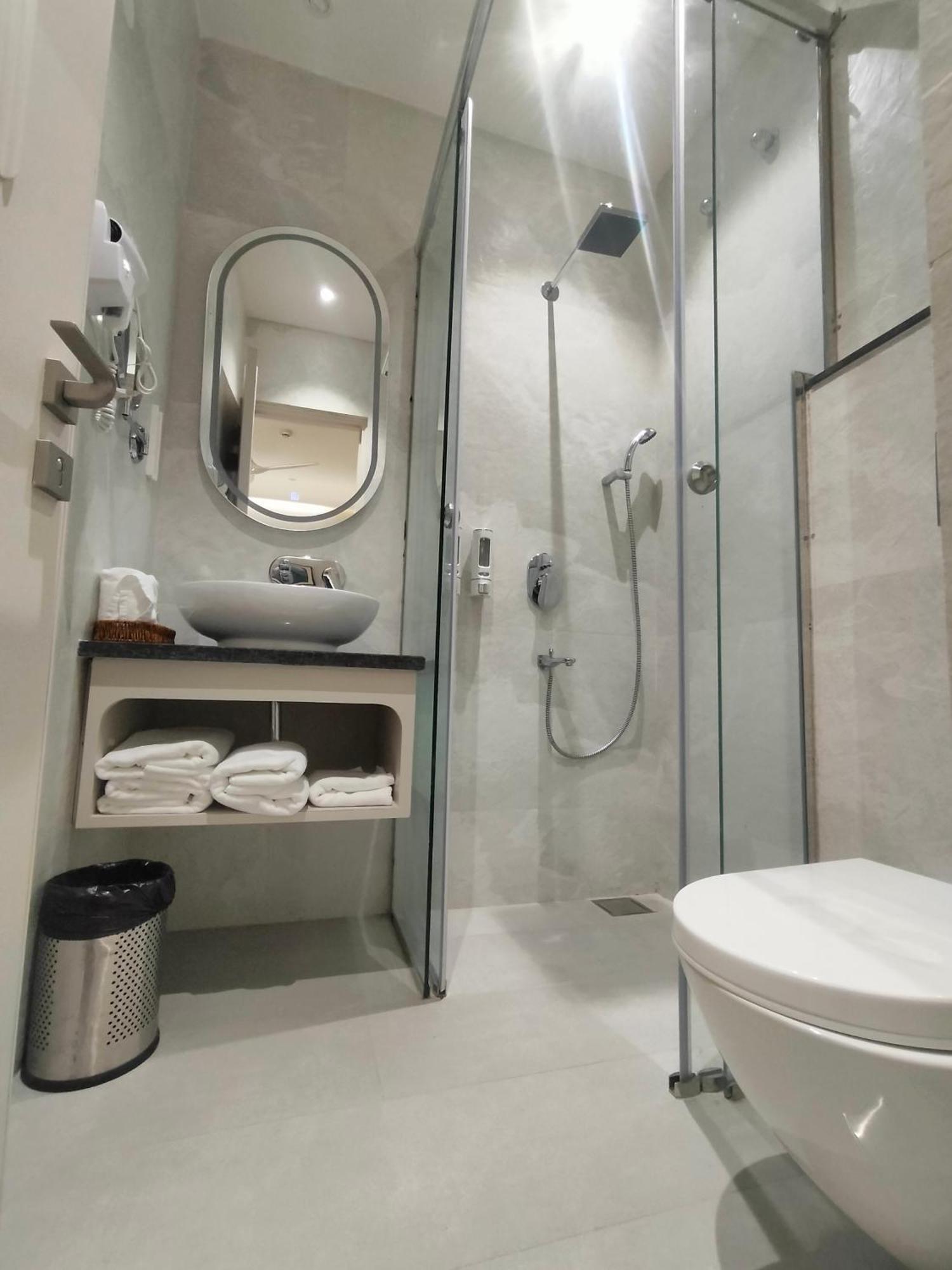 Hiraya Hotels Mohali Bagian luar foto