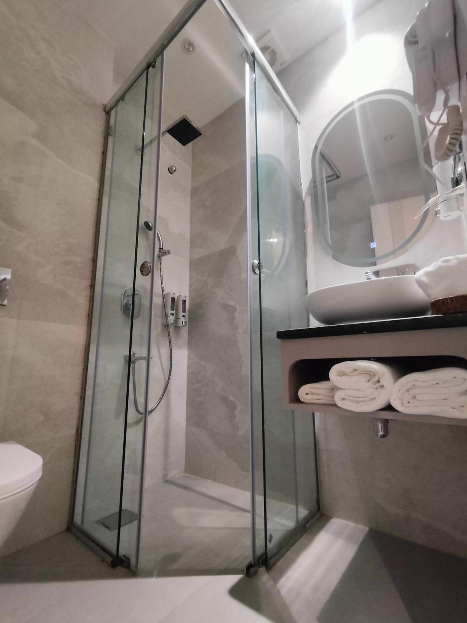 Hiraya Hotels Mohali Bagian luar foto