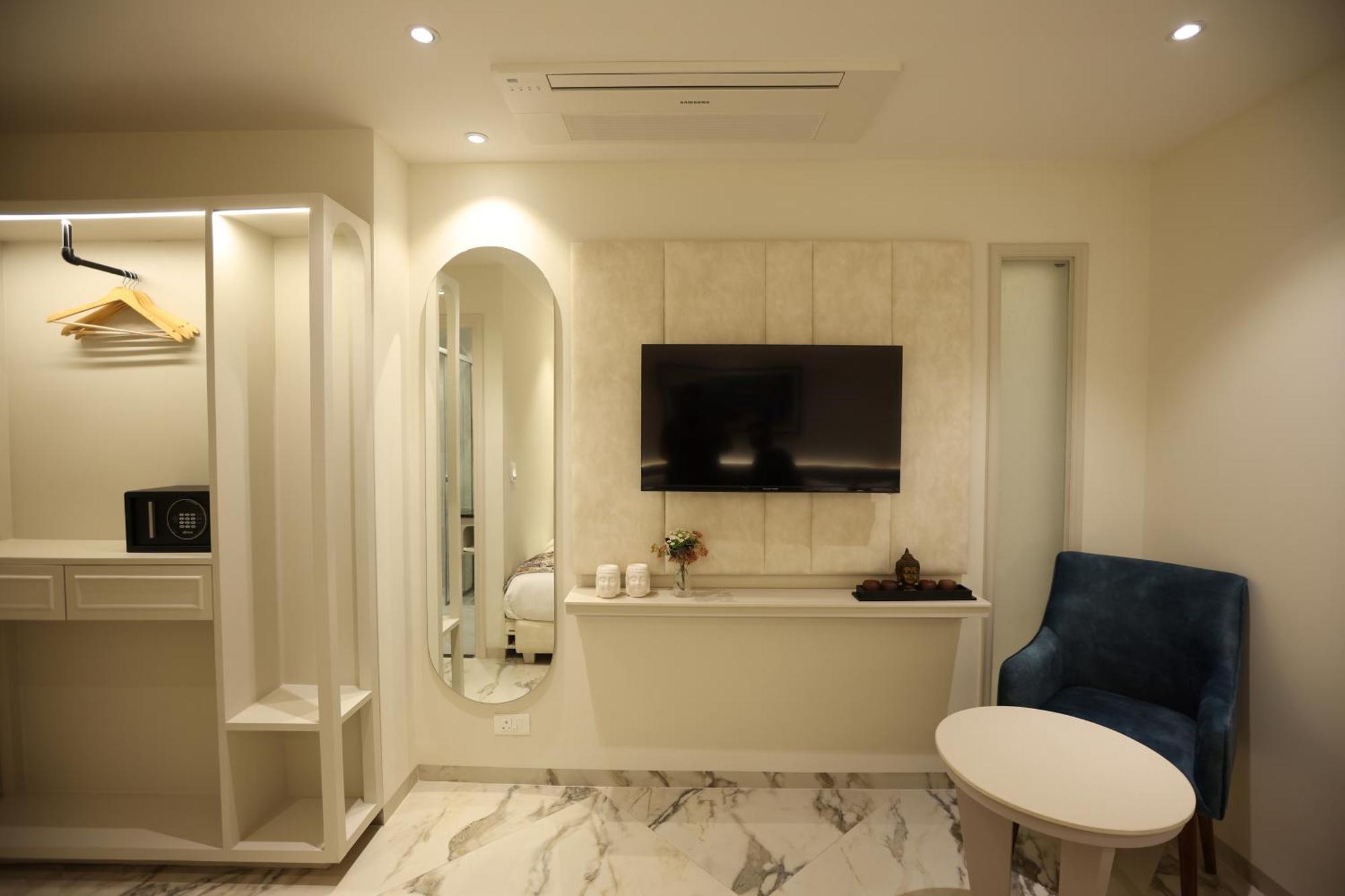 Hiraya Hotels Mohali Bagian luar foto