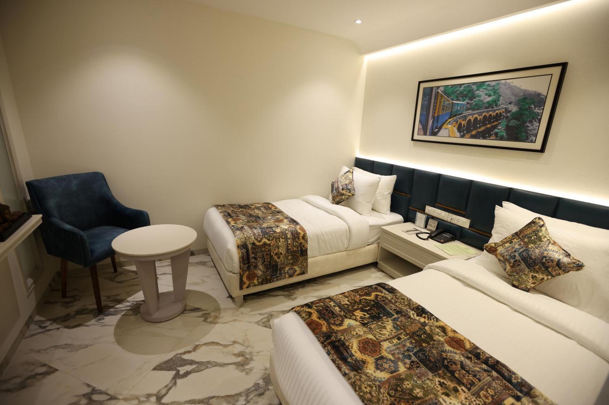 Hiraya Hotels Mohali Bagian luar foto