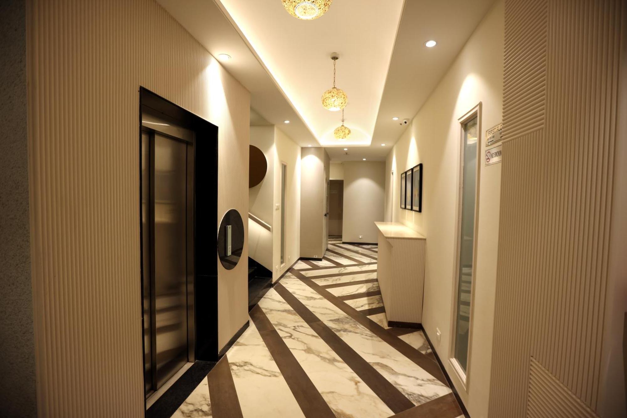 Hiraya Hotels Mohali Bagian luar foto