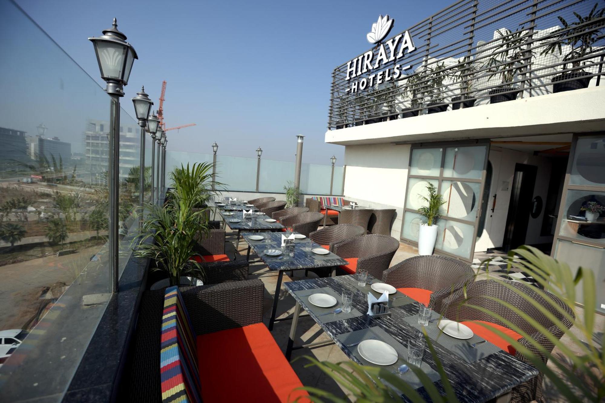 Hiraya Hotels Mohali Bagian luar foto
