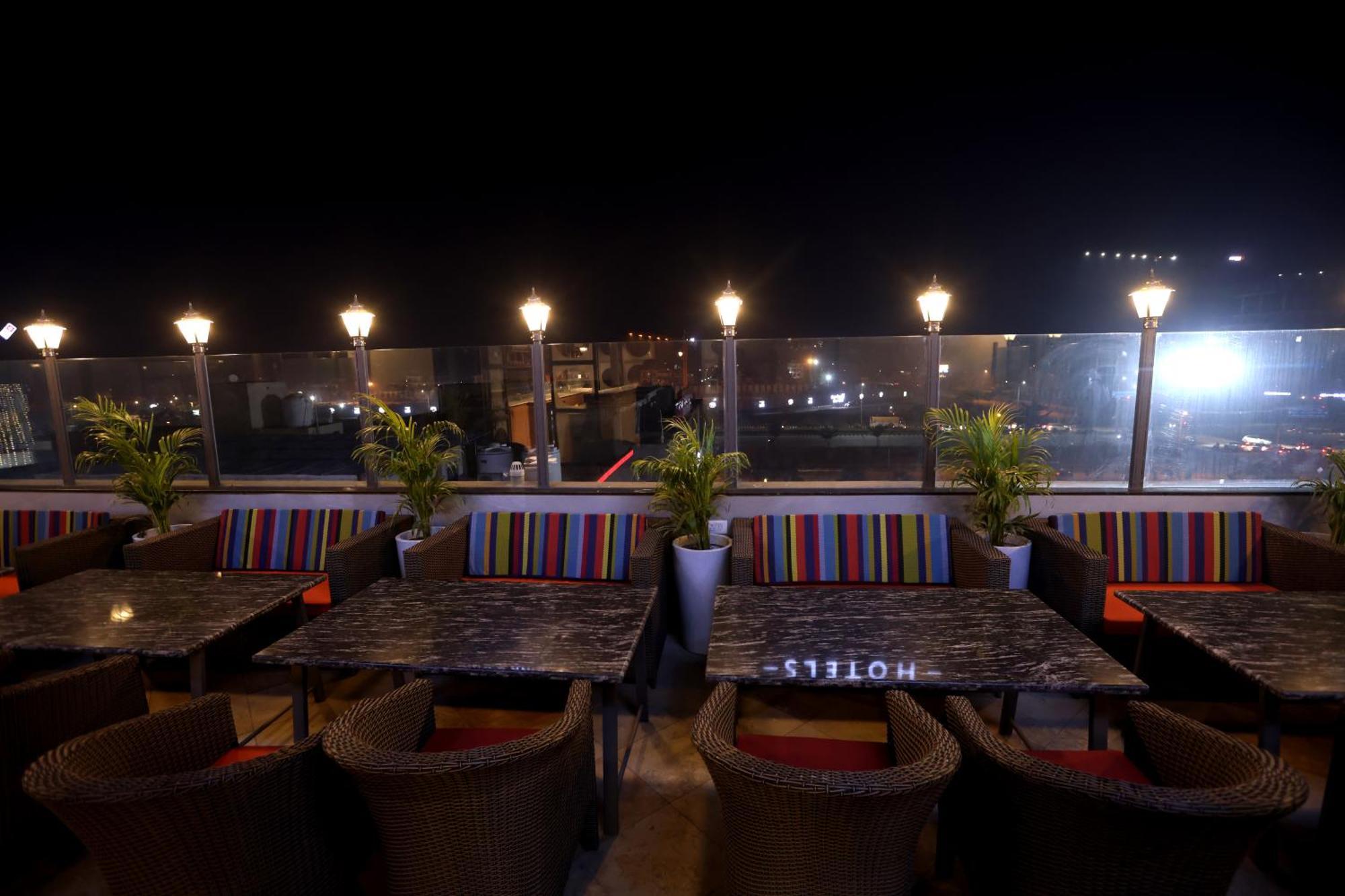 Hiraya Hotels Mohali Bagian luar foto
