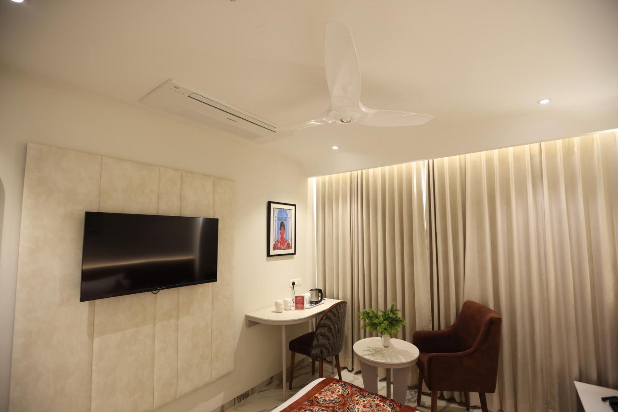 Hiraya Hotels Mohali Bagian luar foto