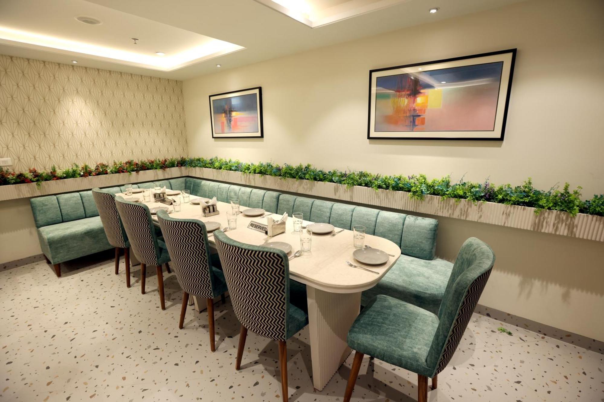 Hiraya Hotels Mohali Bagian luar foto