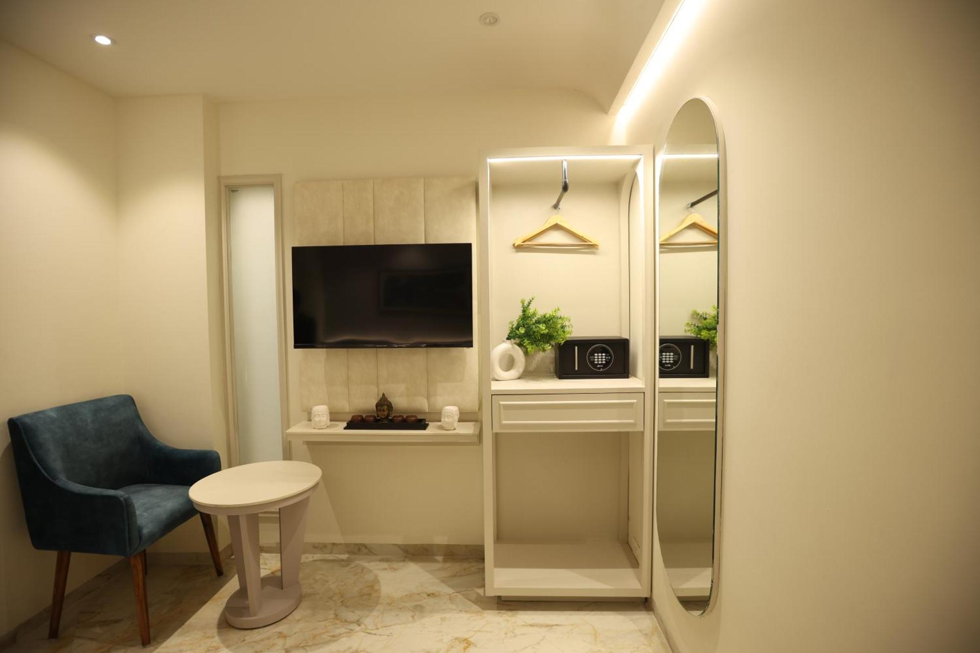 Hiraya Hotels Mohali Bagian luar foto