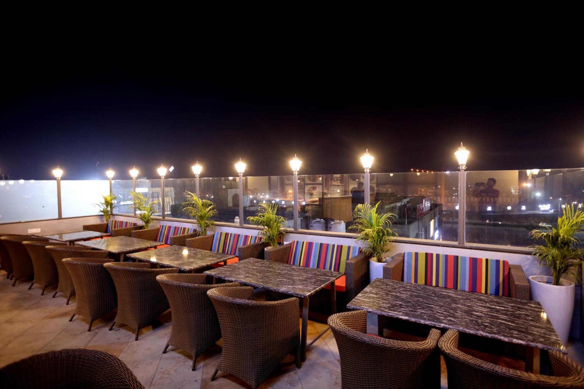 Hiraya Hotels Mohali Bagian luar foto