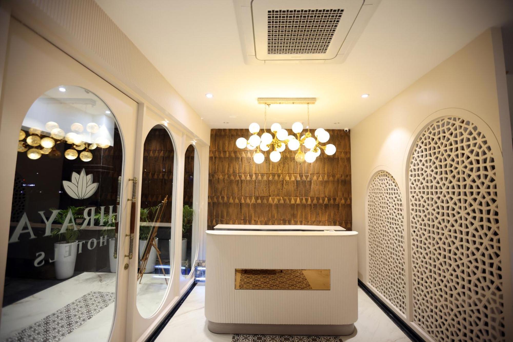 Hiraya Hotels Mohali Bagian luar foto