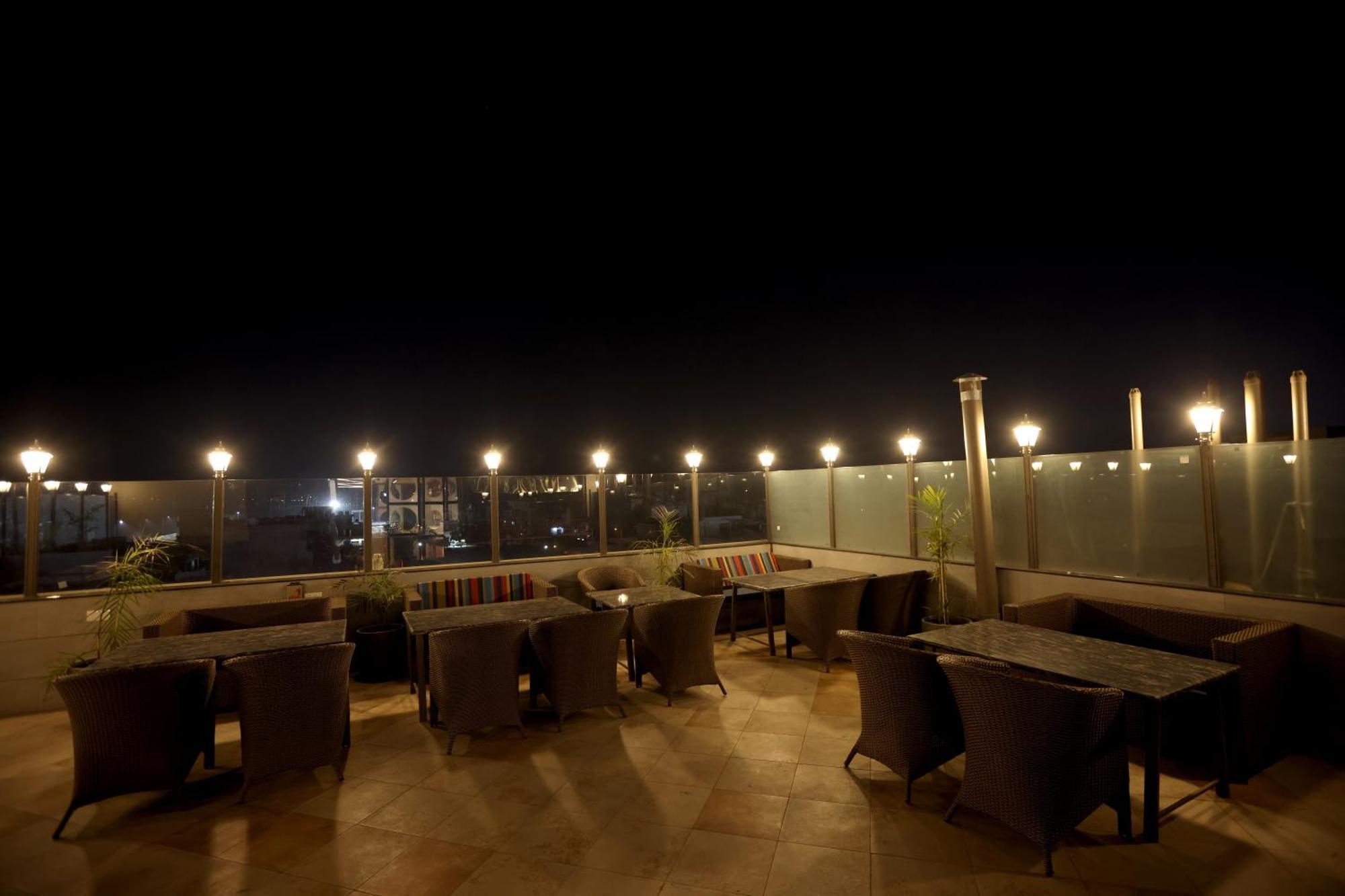 Hiraya Hotels Mohali Bagian luar foto