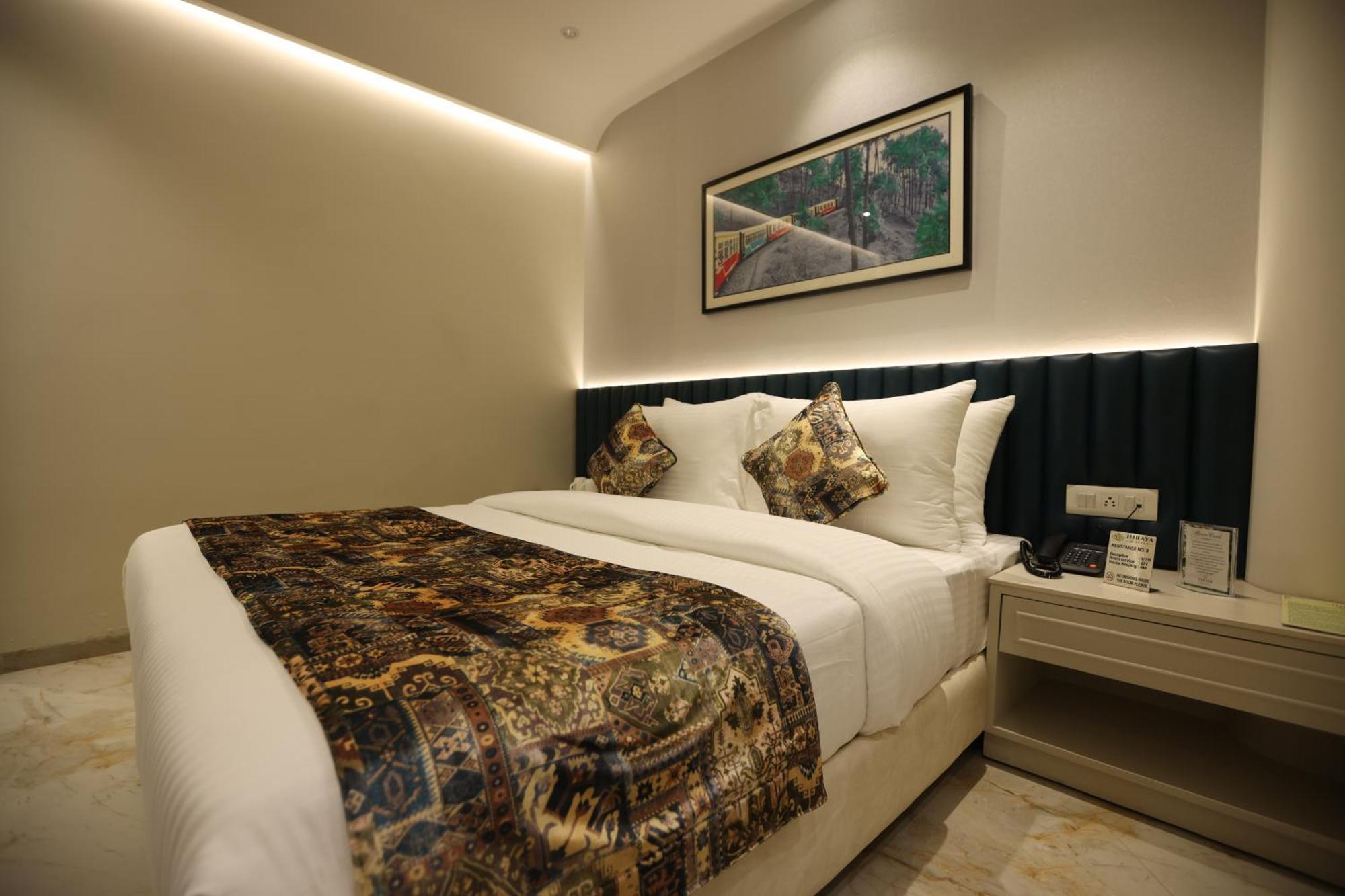 Hiraya Hotels Mohali Bagian luar foto
